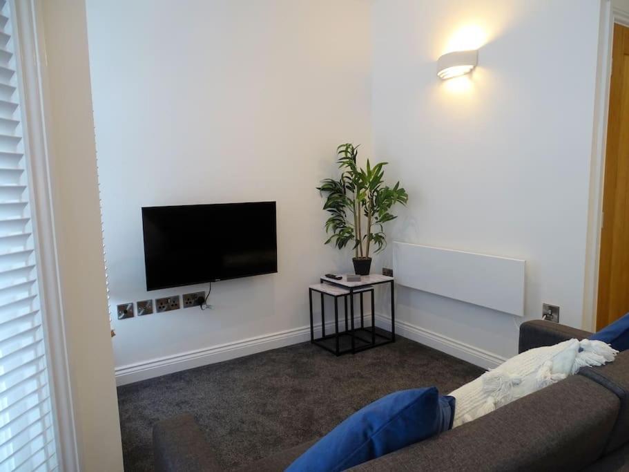 Apt 3 - Queens Court Скарборо Экстерьер фото